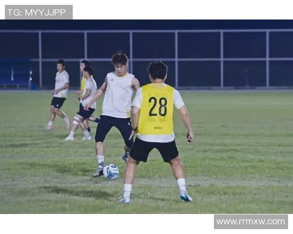 当绿茵场遇上初恋他在全校女生心中进球却只为她守护 当绿茵场遇上初恋他在全校女生心中进球却只为她守护