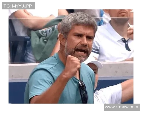 托马斯展现霸气突破 足球新星崛起引发全球关注