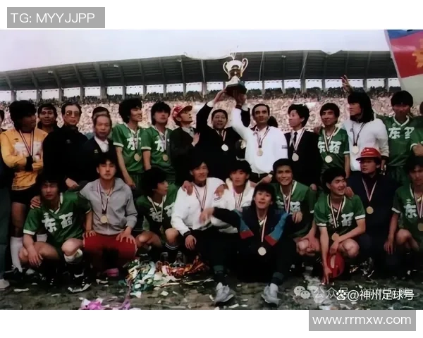 足球传奇：历代球星风采与名字背后的故事