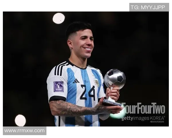 恩佐·费尔南德斯：从阿根廷新星到全球足坛的璀璨未来